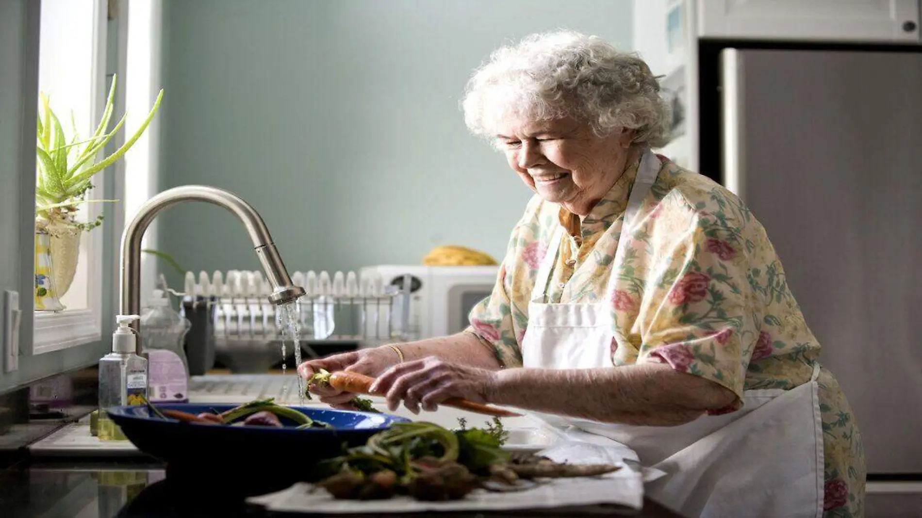 Abuela en la cocina